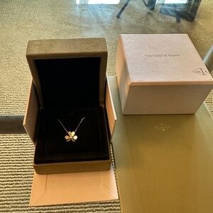 Frivole pendant, mini model, 18K white gold, Diamond